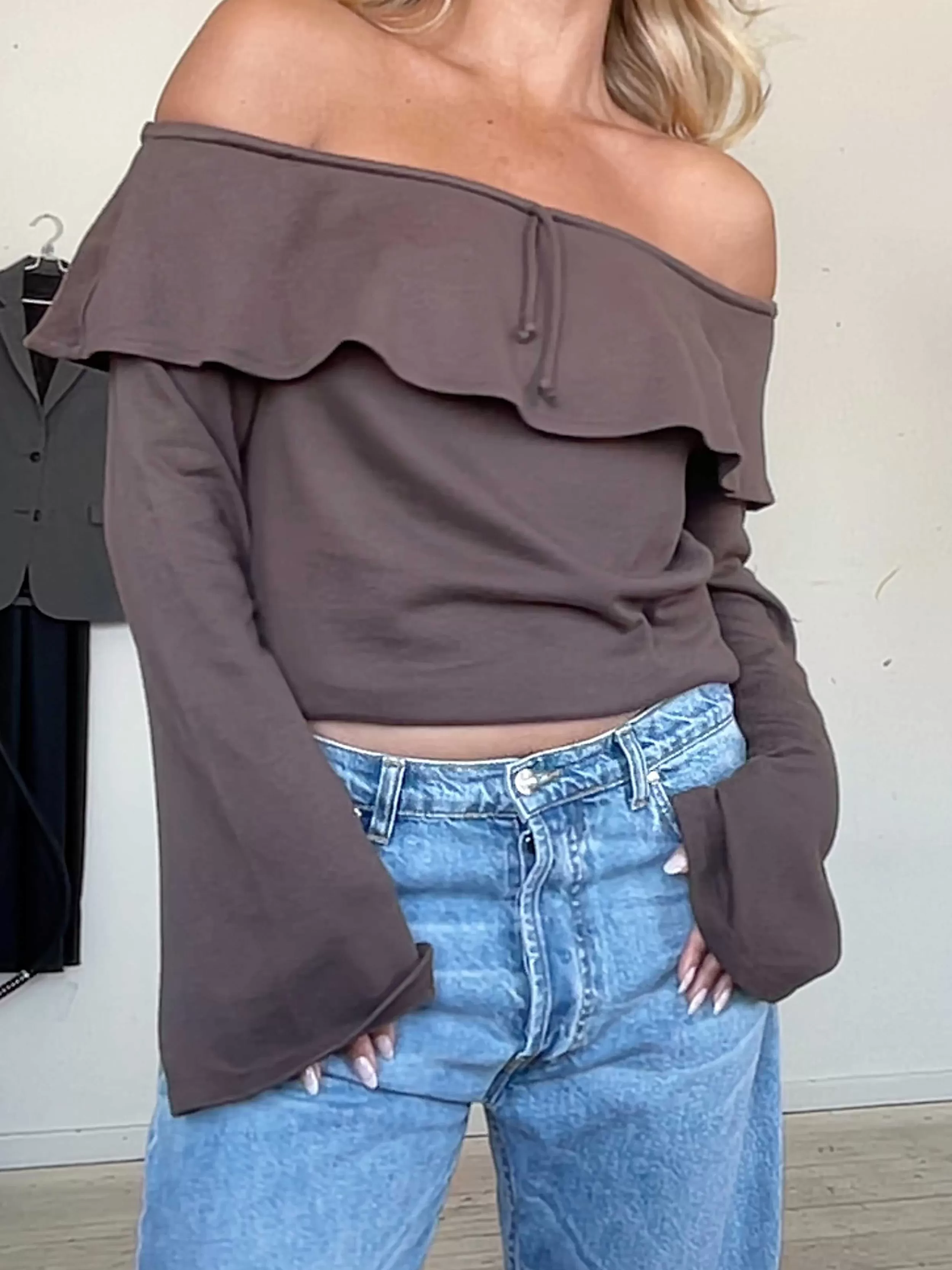 Topper*Djerf Avenue Morena Off Shoulder Topp Brun